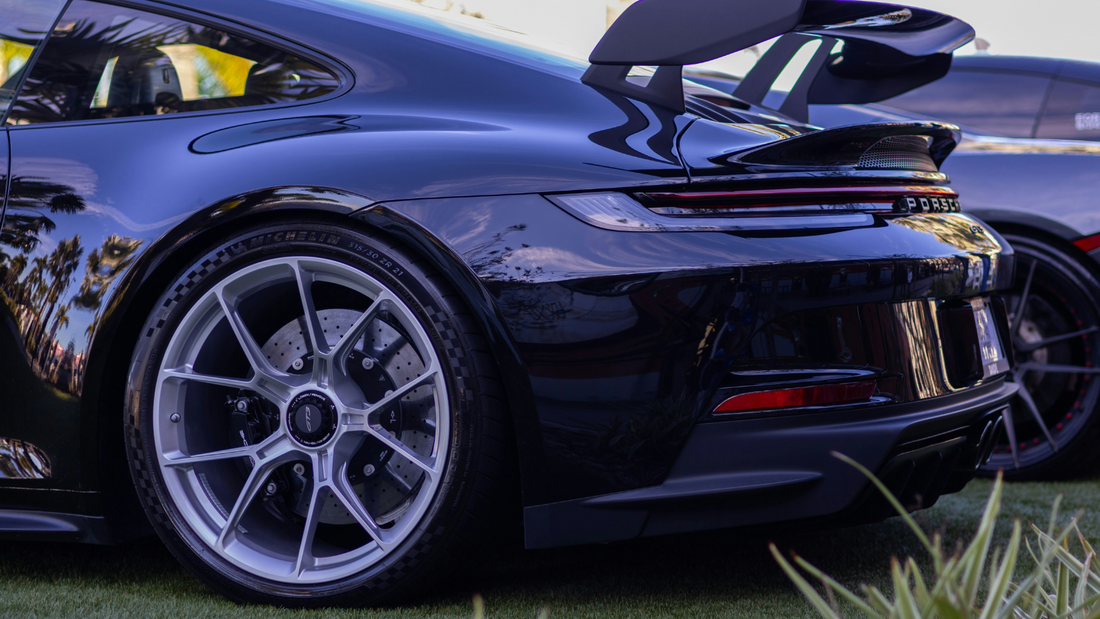 So finden Sie die beste Lackschutzfolie für schwarze Autos