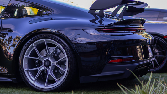 So finden Sie die beste Lackschutzfolie für schwarze Autos